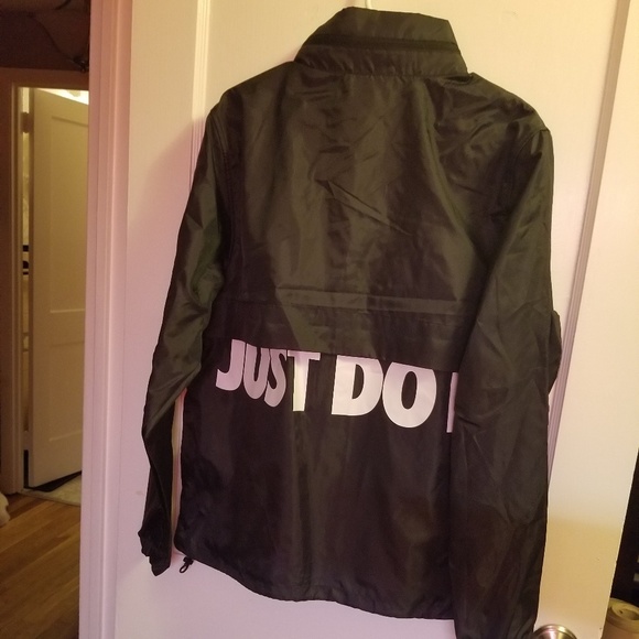 Nike Other - Nike windbreaker black l/g msrp $75